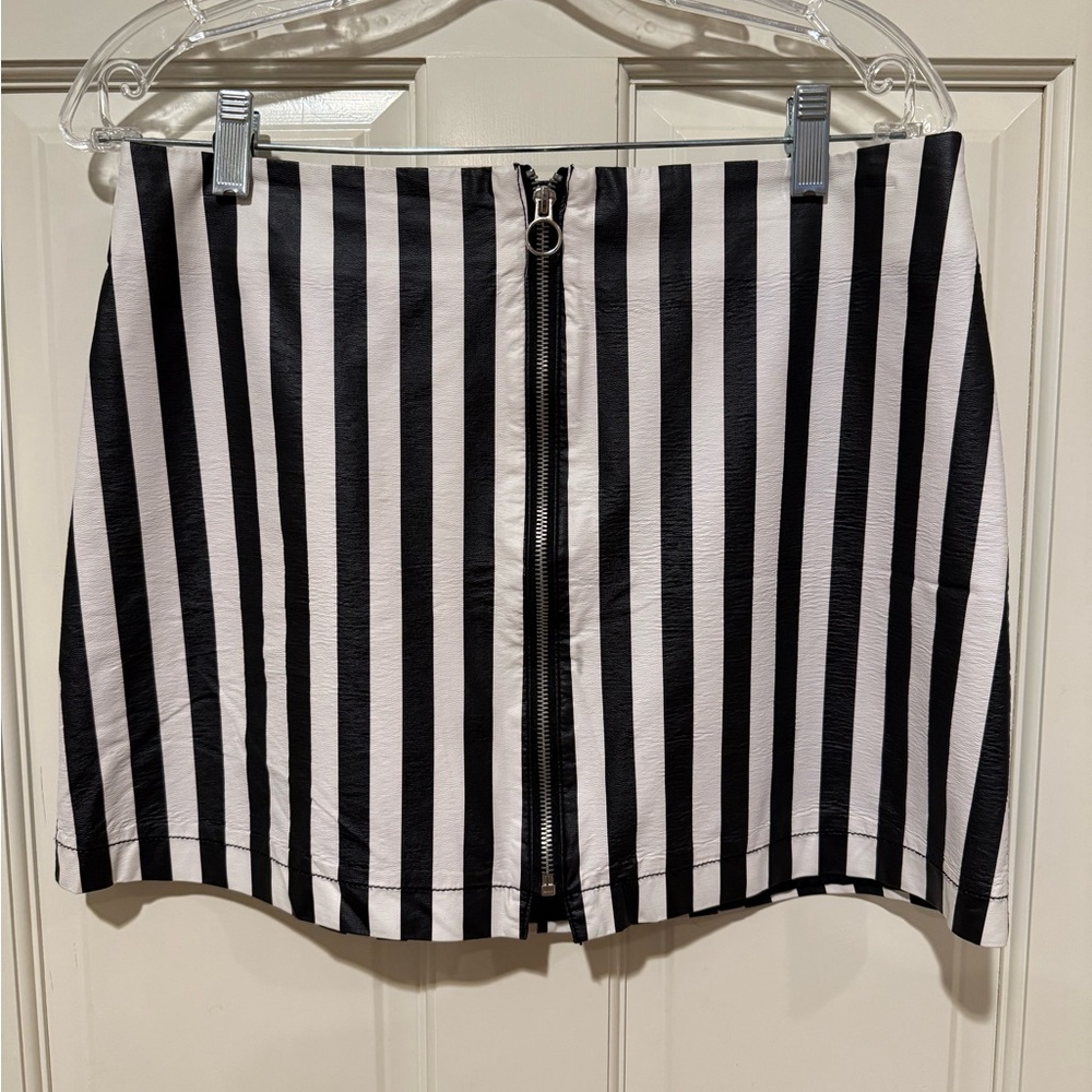 Forever 21 Black & White Striped Skirt size L
